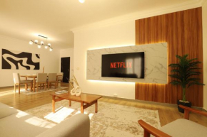 Signature Stays: Modern Chic Apt